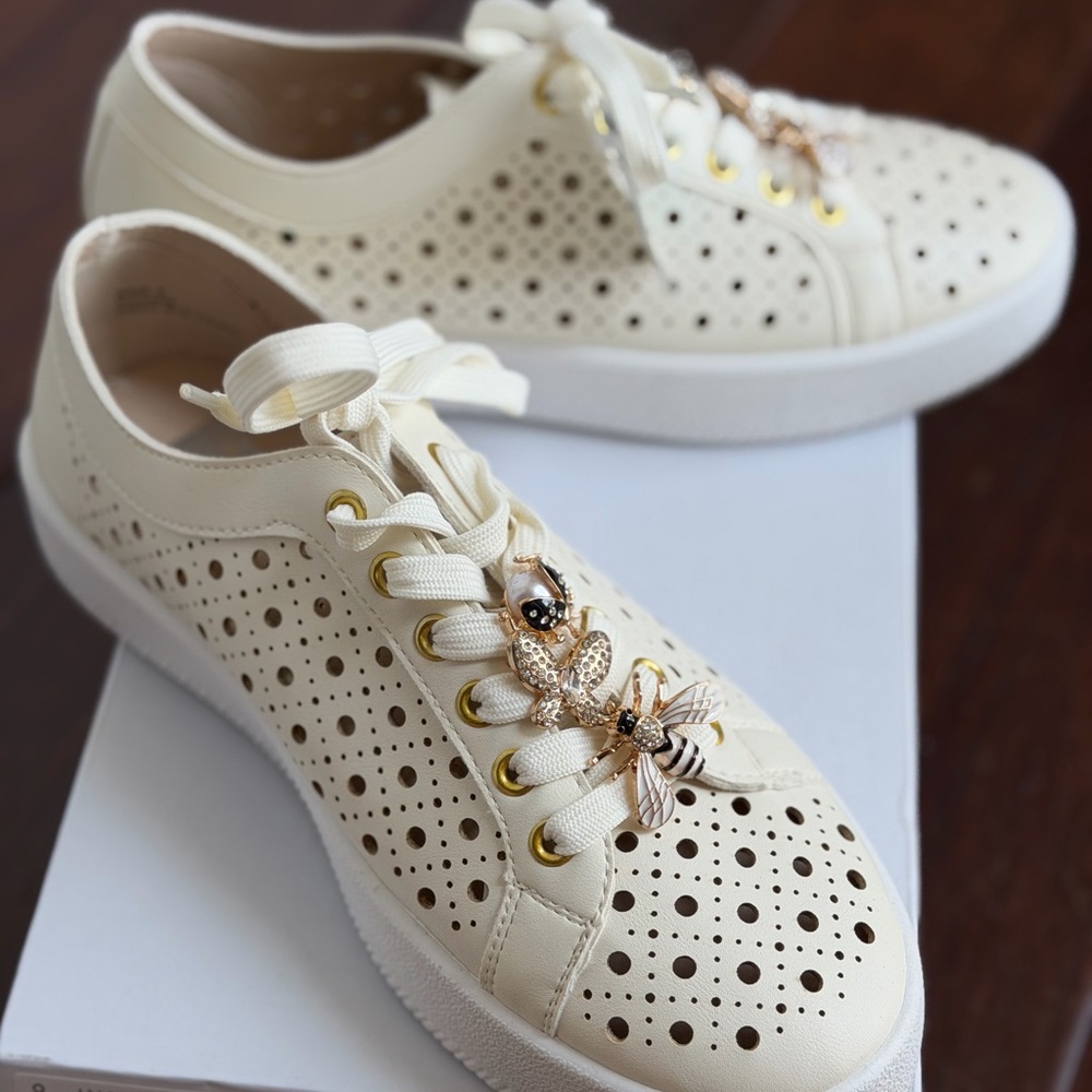 DV Roxane Perforated Sneaker with Sparkle β¨ Charms π π π¦ - Picture 4 of 8